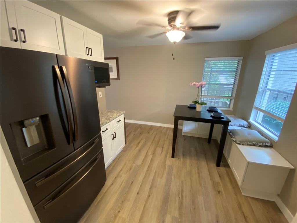290 Lakemoore Drive Ne Unit B Property Photo 8