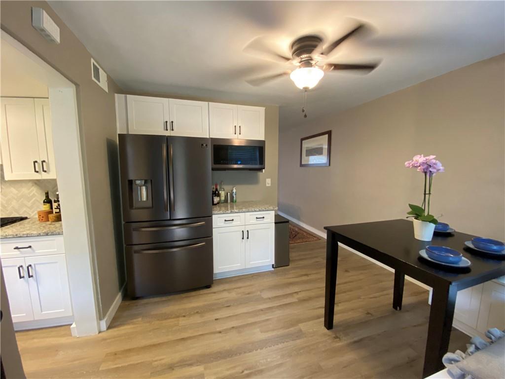 290 Lakemoore Drive Ne Unit B Property Photo 9