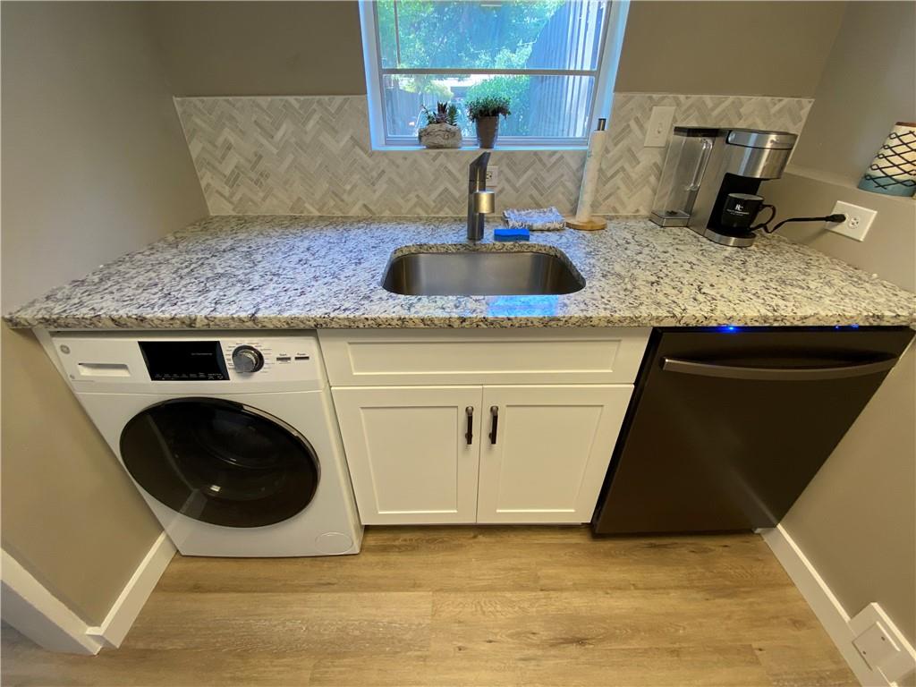 290 Lakemoore Drive Ne Unit B Property Photo 13