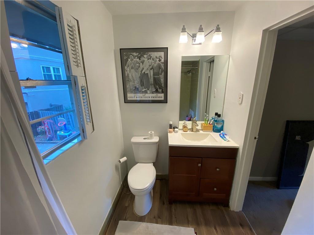 290 Lakemoore Drive Ne Unit B Property Photo 23