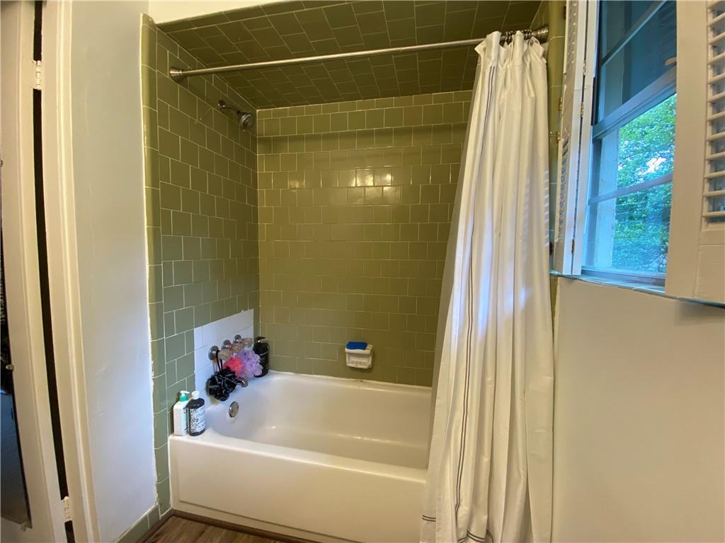 290 Lakemoore Drive Ne Unit B Property Photo 24