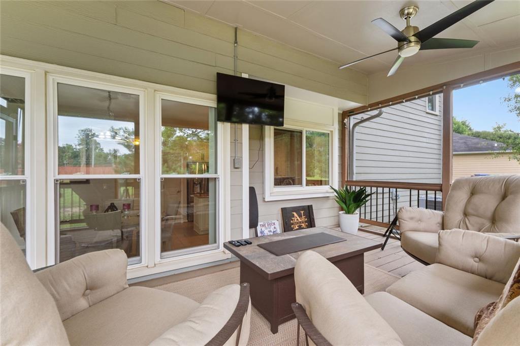 2057 Devonhurst Drive Property Photo 3