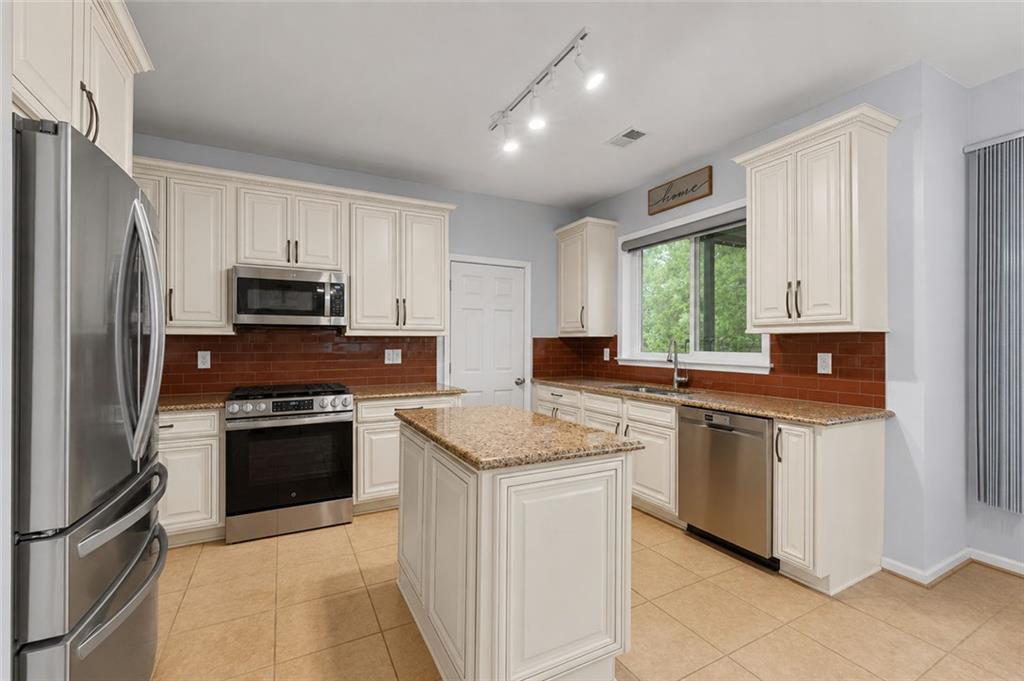2057 Devonhurst Drive Property Photo 10