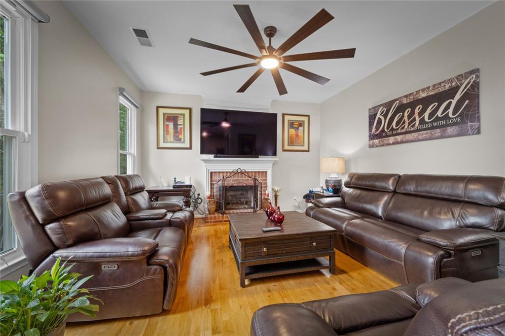 2057 Devonhurst Drive Property Photo 15