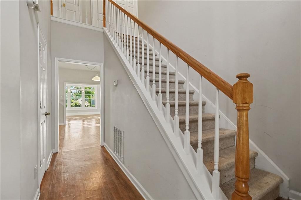 2042 Fox Hound Way Property Photo 3