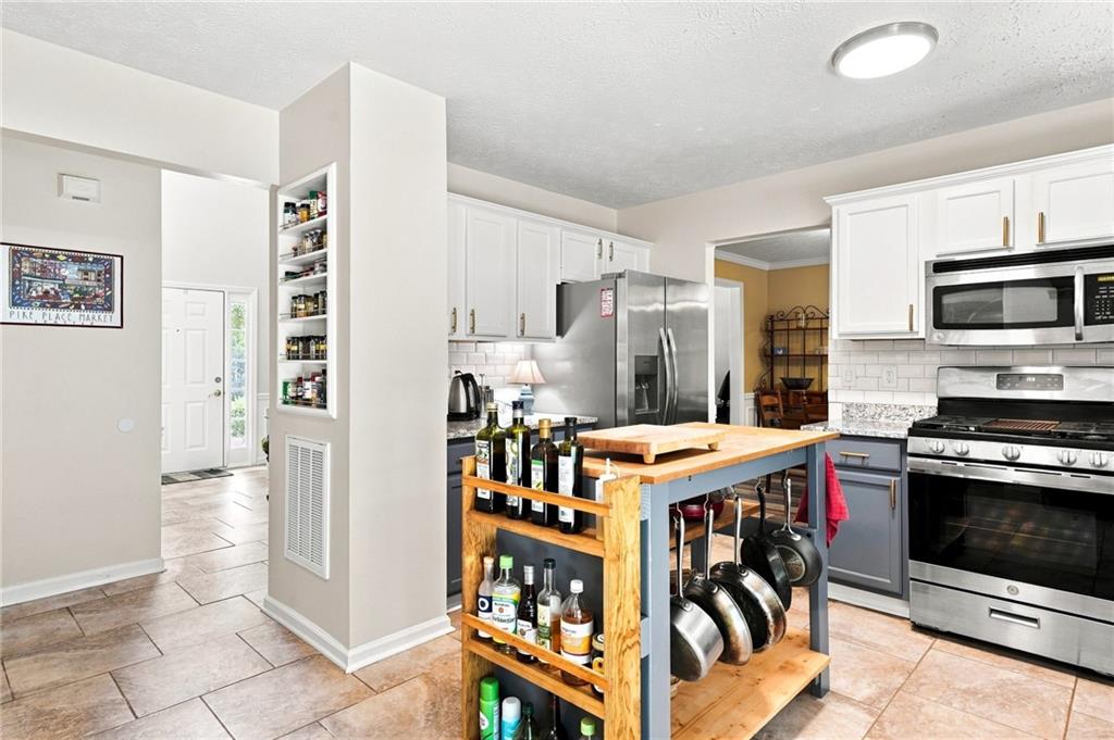 1593 Woodmore Drive Sw Property Photo 6