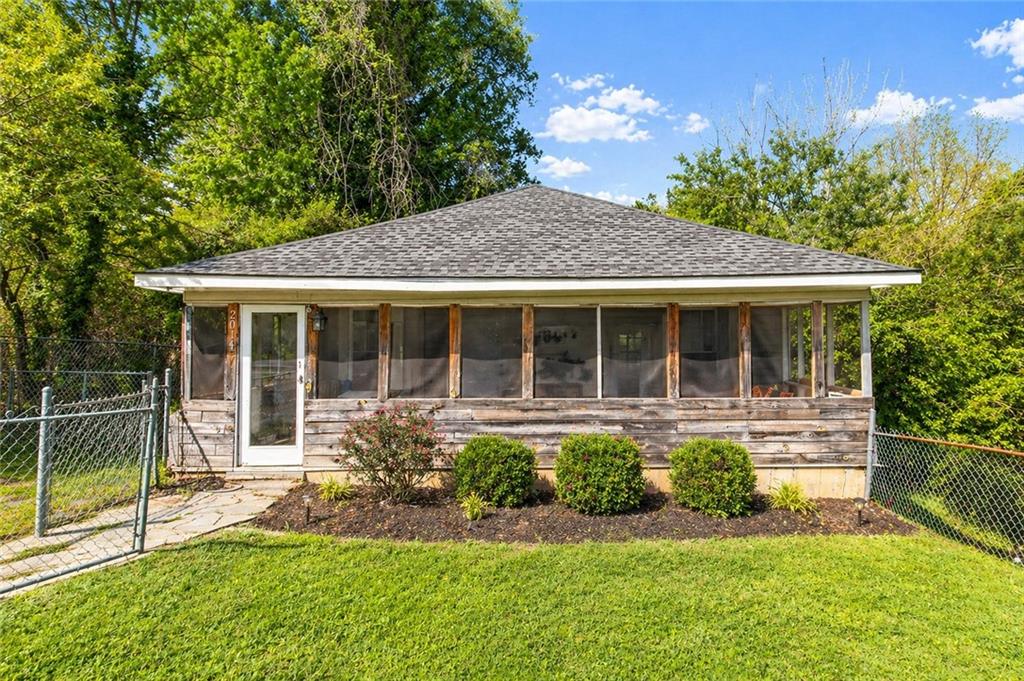 2014 MAPLE Avenue SW Property Photo 1