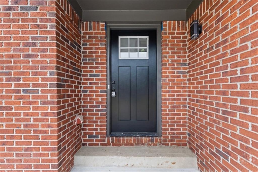 1111 Pin Oak Drive Property Photo 4