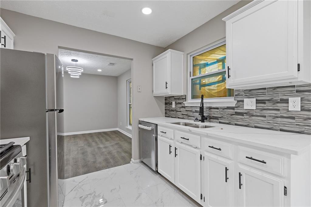 1111 Pin Oak Drive Property Photo 10