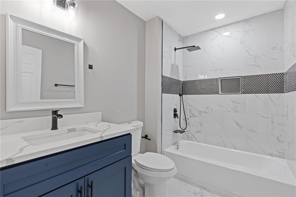 1111 Pin Oak Drive Property Photo 16