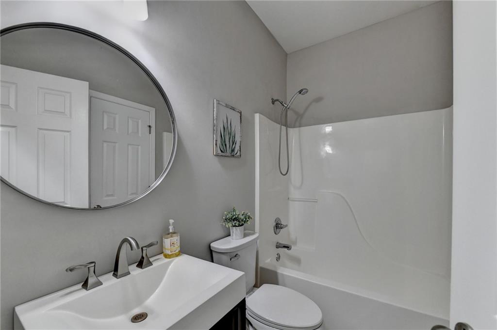 7040 Silk Tree Pointe Property Photo 9
