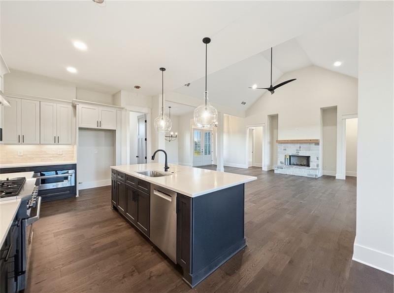 303 Eminence Peak Property Photo 28