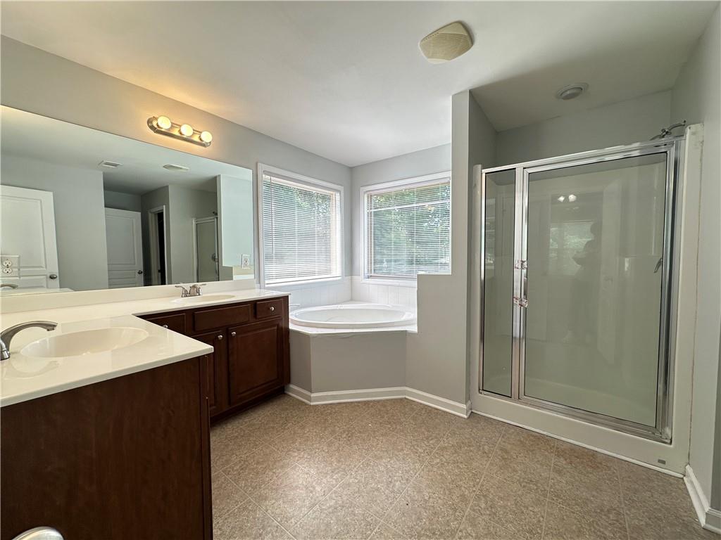 1129 Ida Woods Court Property Photo 19