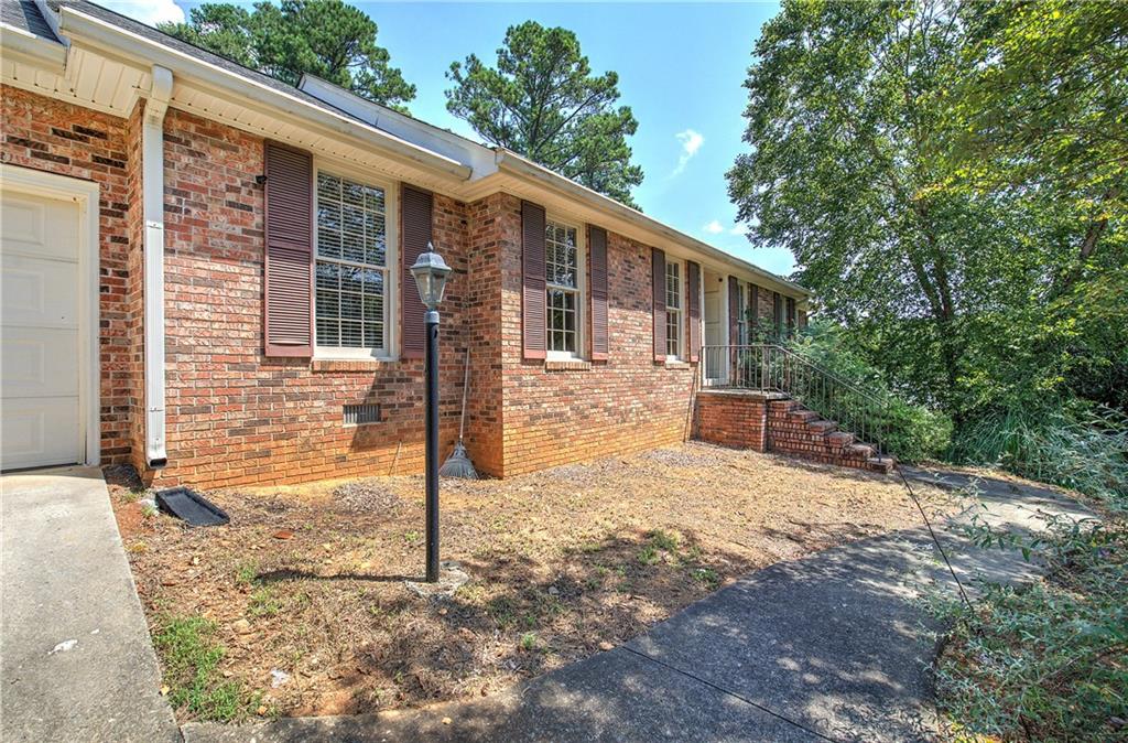 7 Valley Brook Drive Se Property Photo 4
