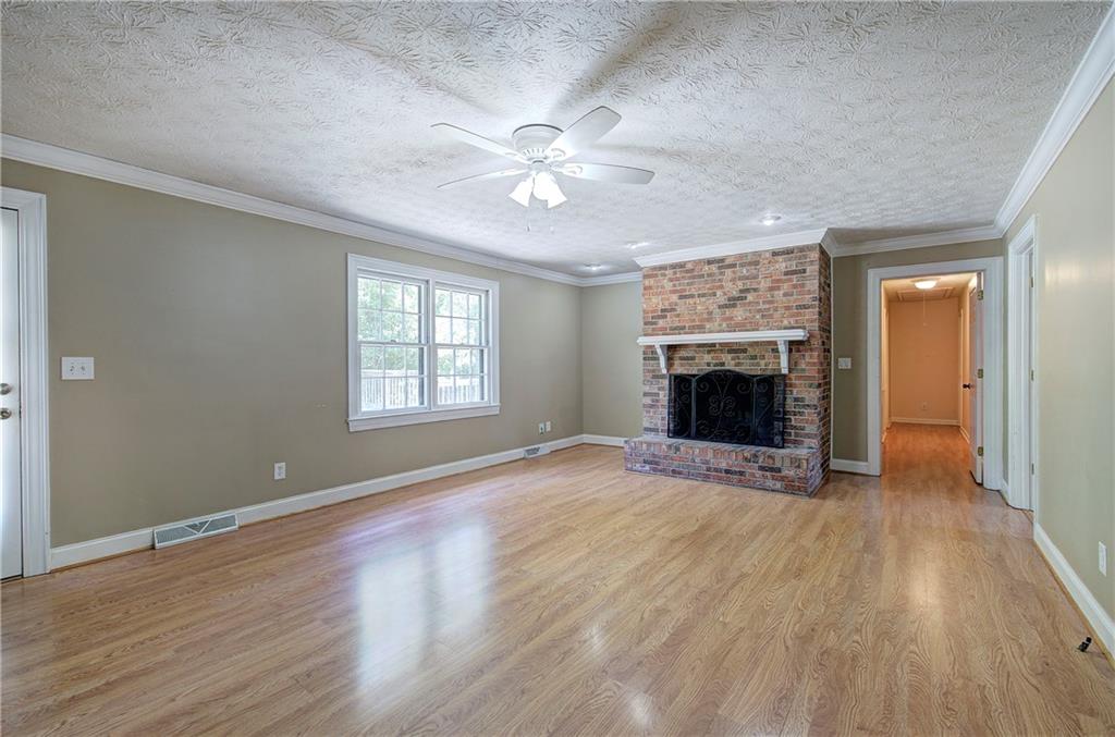 7 Valley Brook Drive Se Property Photo 13