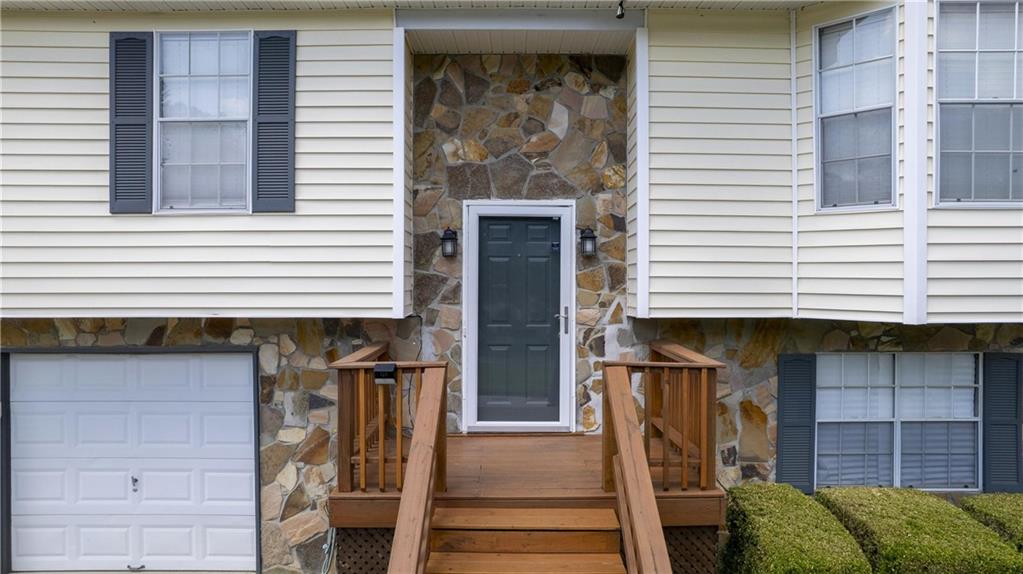 1046 Redan Trace Property Photo 4