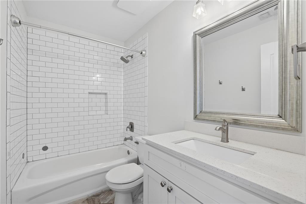 6010 Hampton Bluff Way Property Photo 18