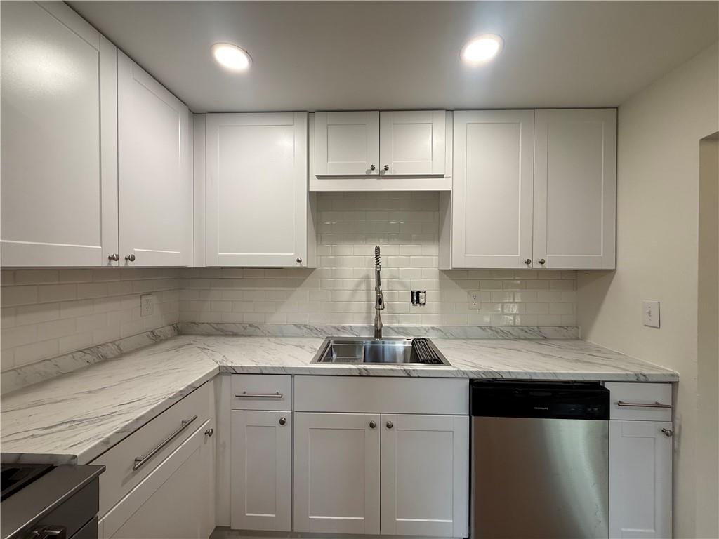 4366 Hopkins Lake Drive Property Photo 11