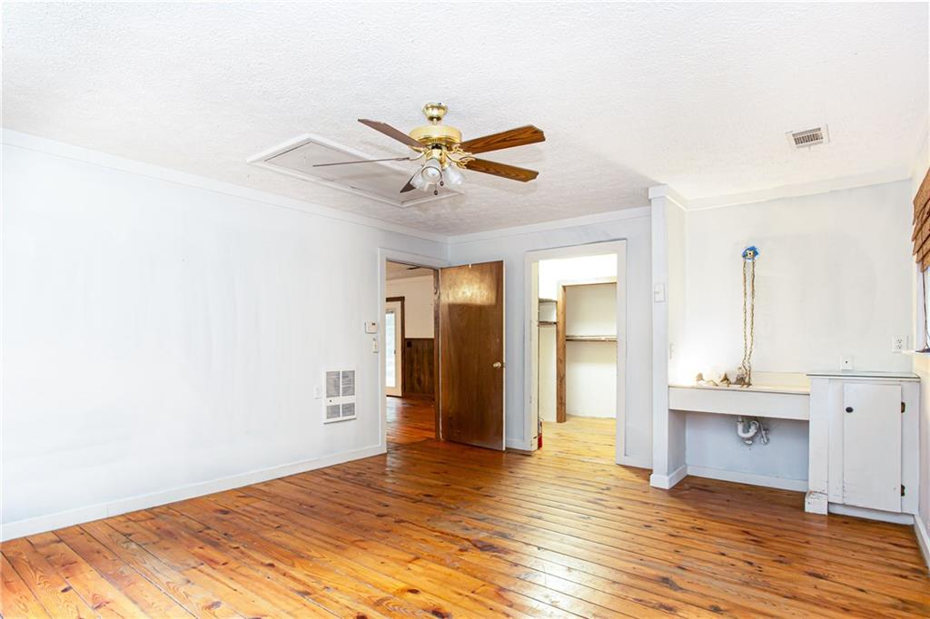 5105 Wisdom Road Property Photo 11