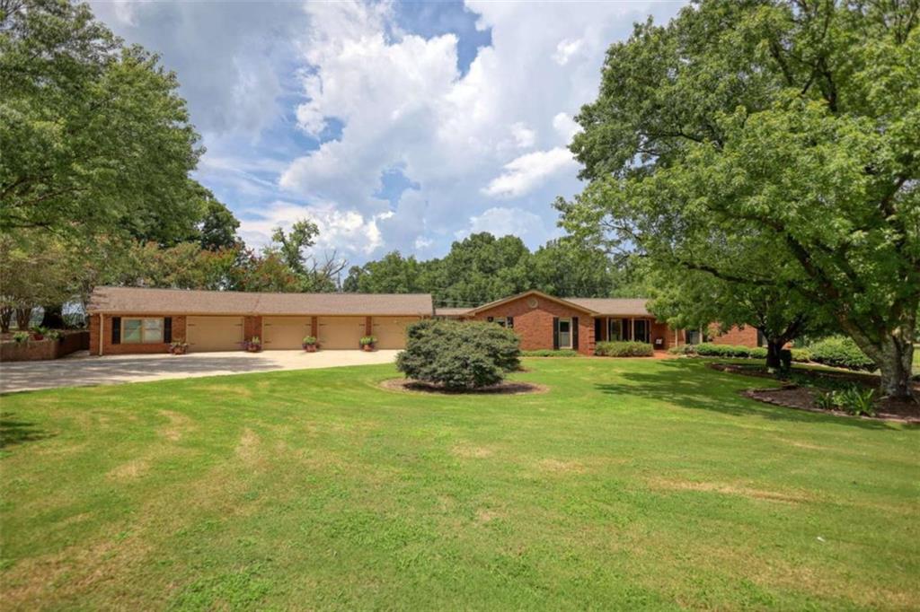 3331 Highway 213 Property Photo 1