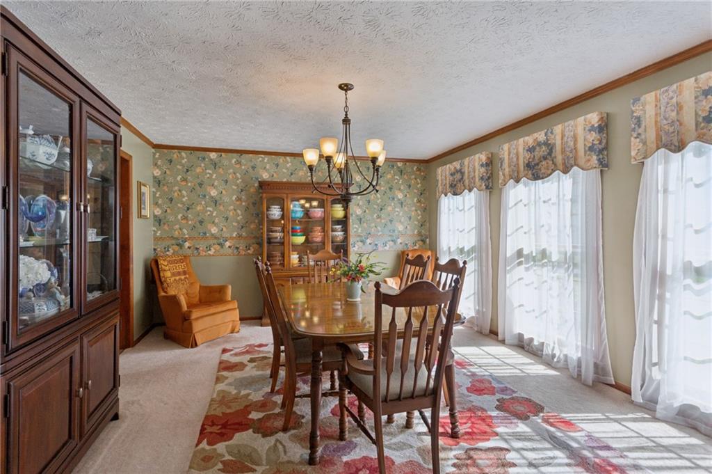 6876 Kingsboro Drive Property Photo 4