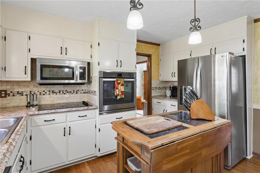 6876 Kingsboro Drive Property Photo 10