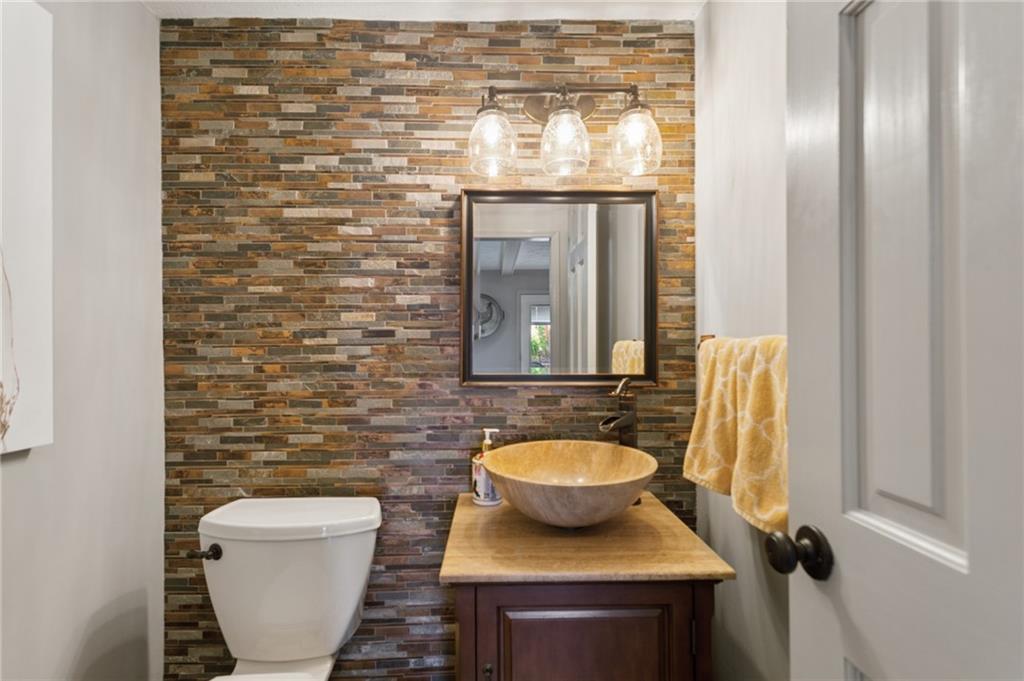 6876 Kingsboro Drive Property Photo 16