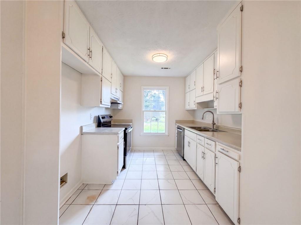 6120 Dorchester Drive Property Photo 2