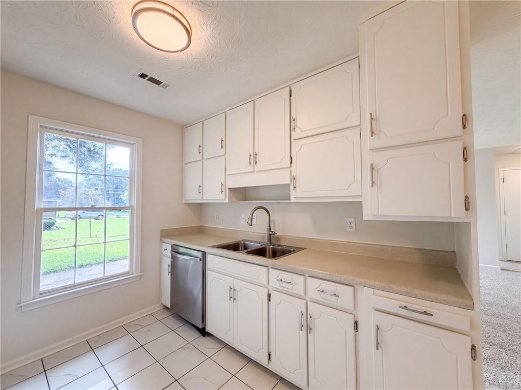 6120 Dorchester Drive Property Photo 12