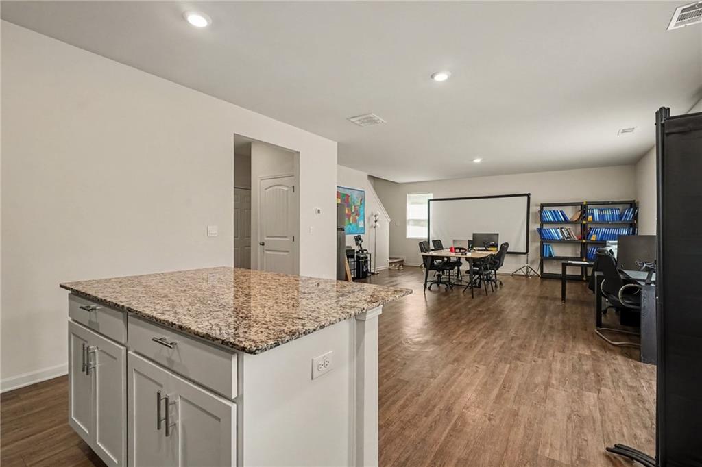 477 Starbuck Parkway Property Photo 7