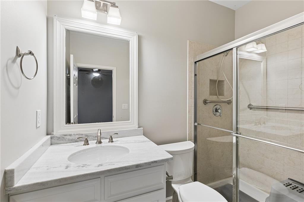 4305 Village Green Drive Property Photo 23