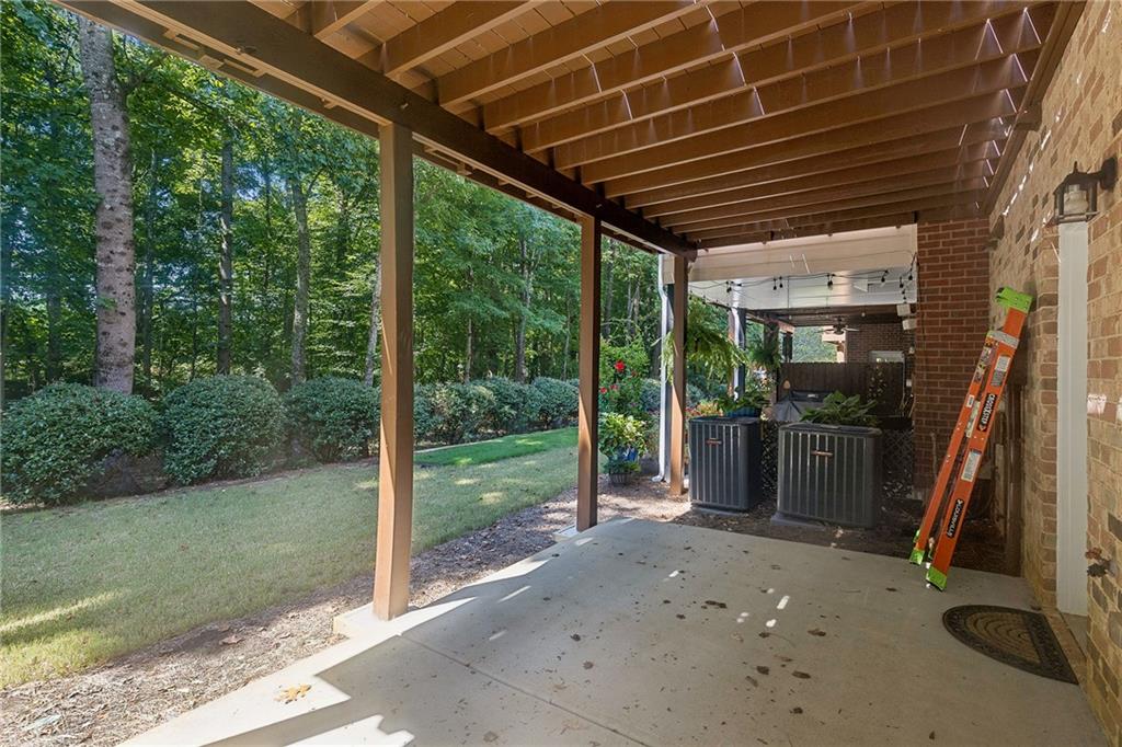 4305 Village Green Drive Property Photo 31