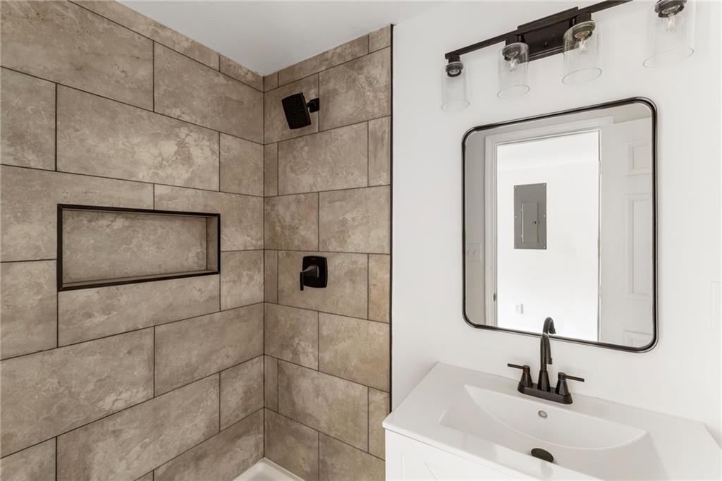 8859 Thomas Road Property Photo 31