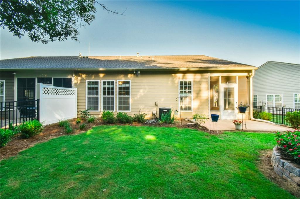 6136 Longleaf Drive Property Photo 3