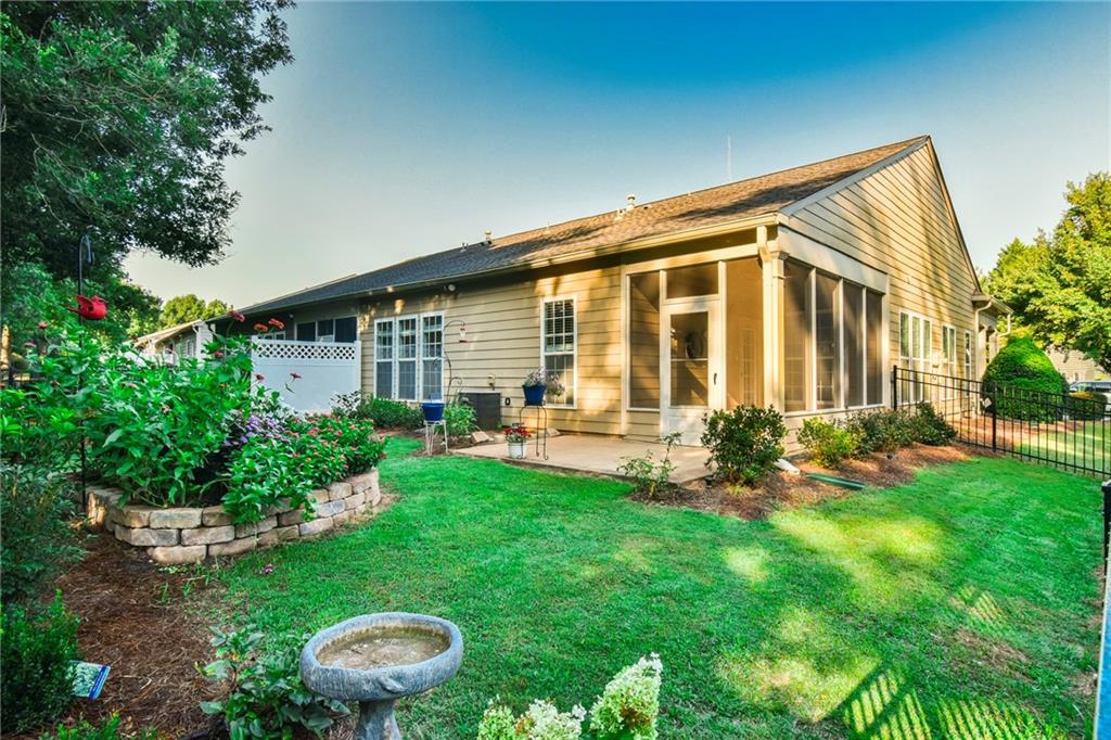 6136 Longleaf Drive Property Photo 4