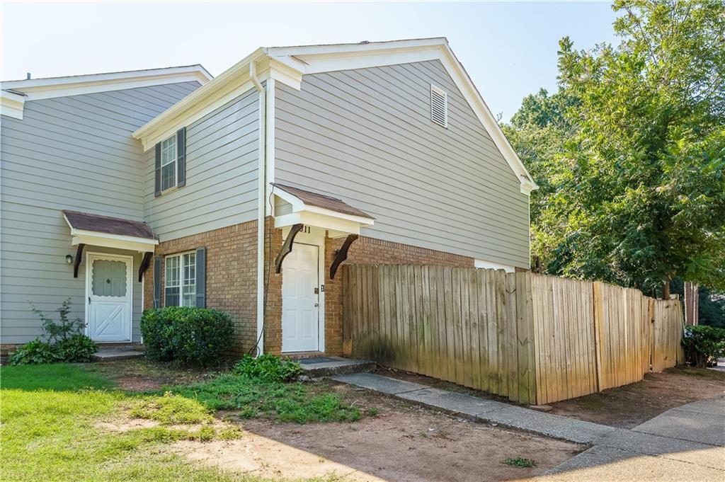 2611 Stratford Lane Property Photo 1