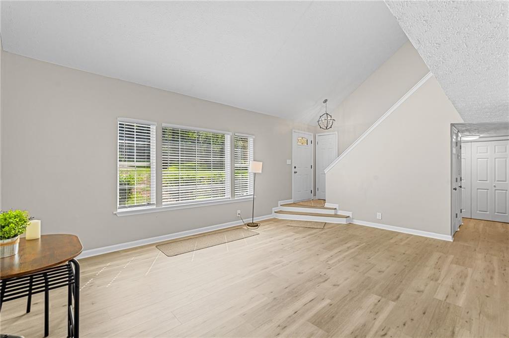 218 Kipling Way Property Photo 6