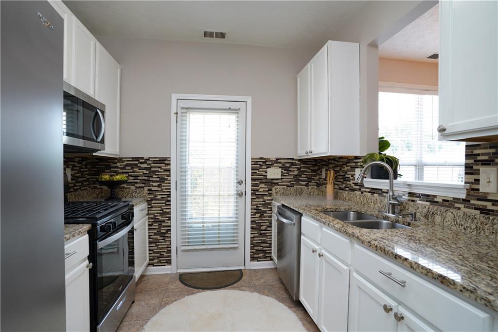 182 Oak Green Drive Property Photo 8
