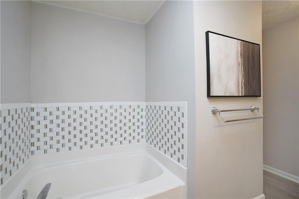182 Oak Green Drive Property Photo 16
