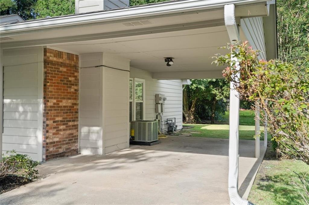 5668 Williamsburg Trace Property Photo 3