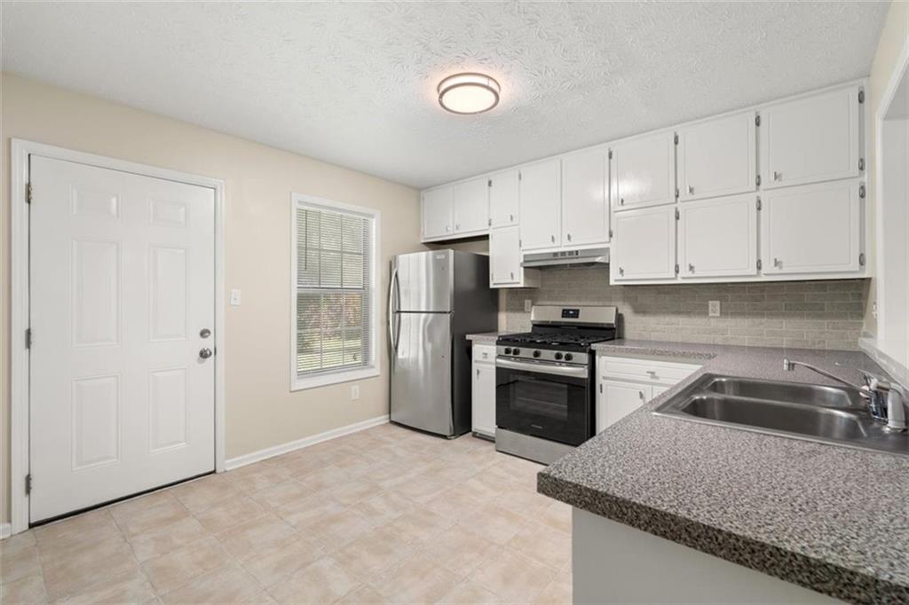 5668 Williamsburg Trace Property Photo 9