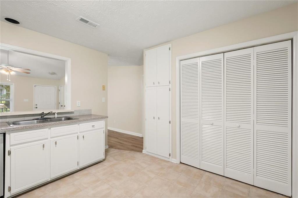 5668 Williamsburg Trace Property Photo 10