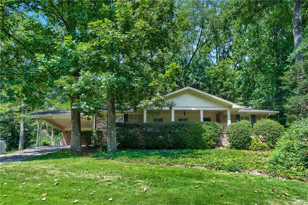 2737 Overlook Drive NE Property Photo 1