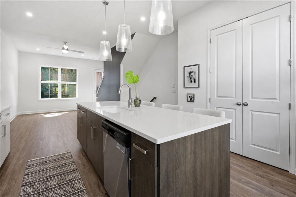 179 Color Circle Se Property Photo 4