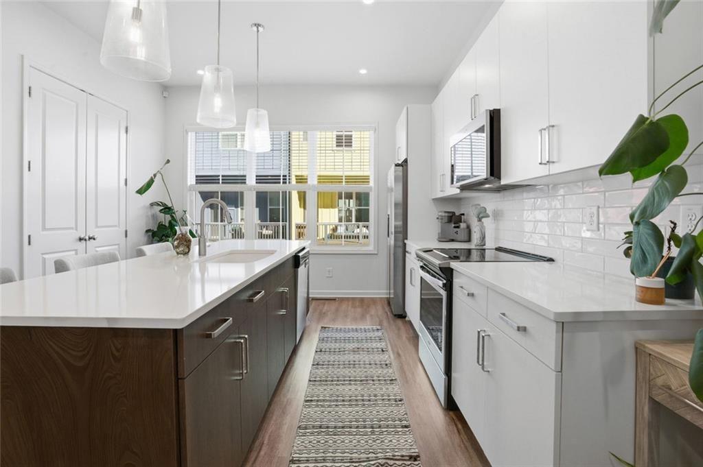 179 Color Circle Se Property Photo 5