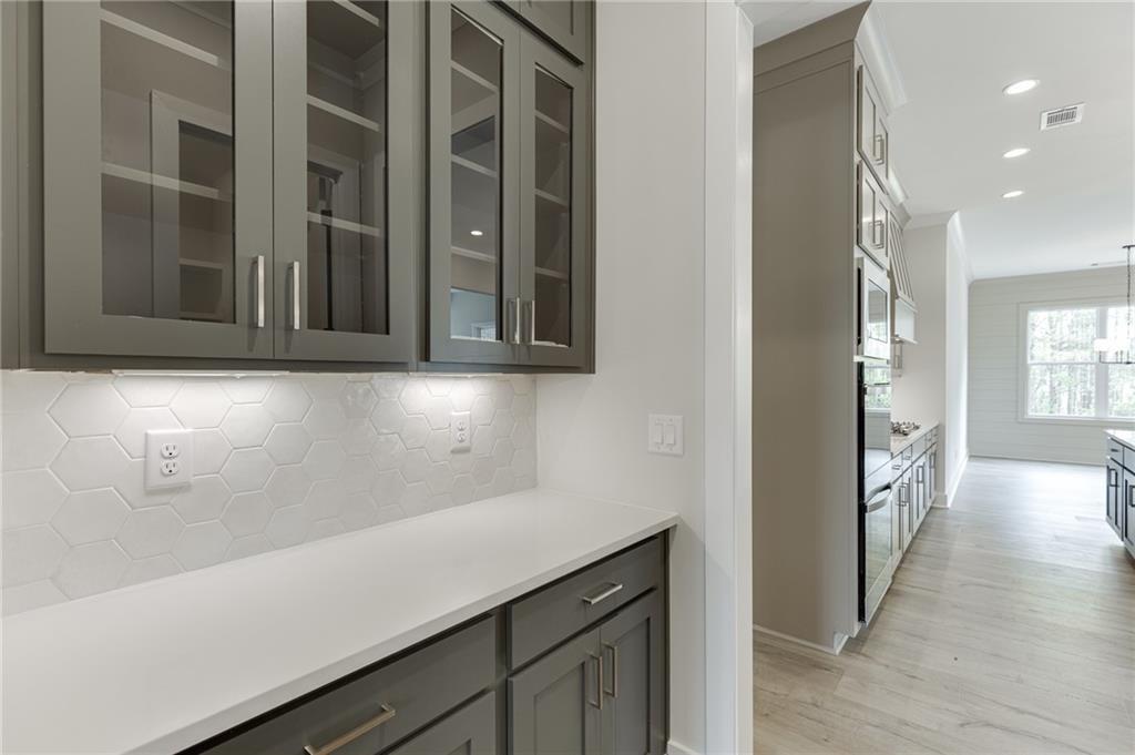 5450 Settingdown Road Property Photo 11