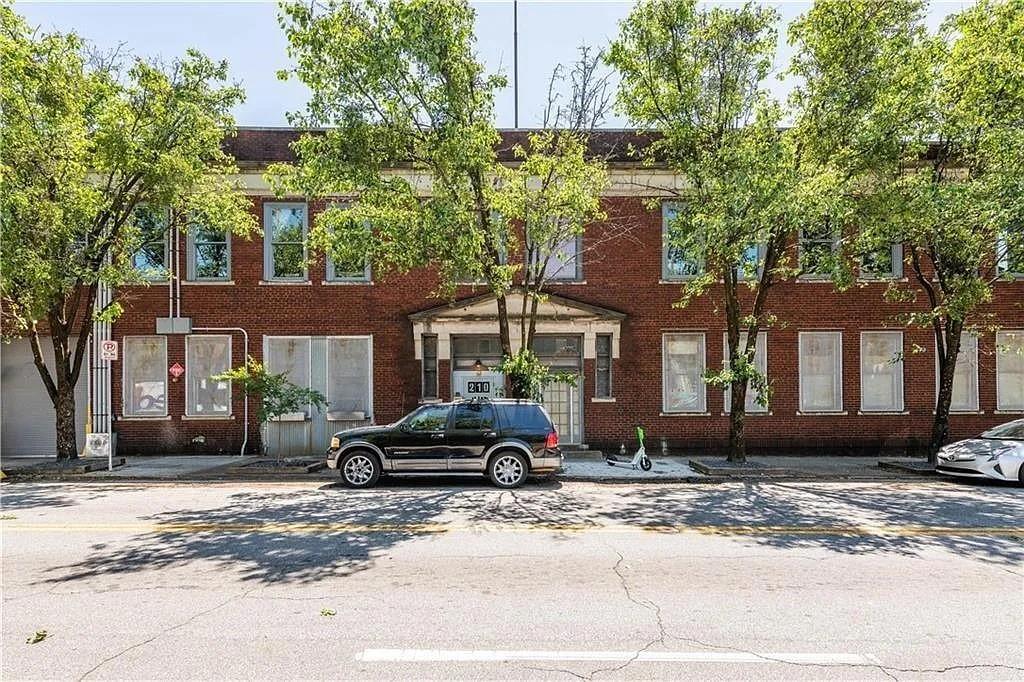 210 Walker Street Sw Unit 1 Property Photo 2