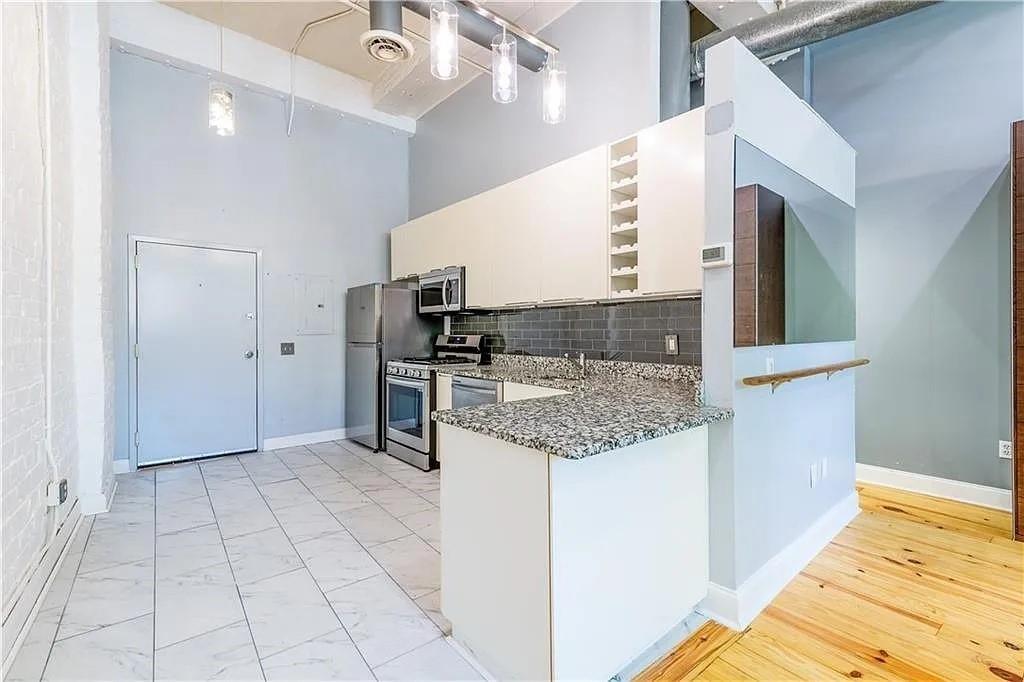 210 Walker Street Sw Unit 1 Property Photo 5