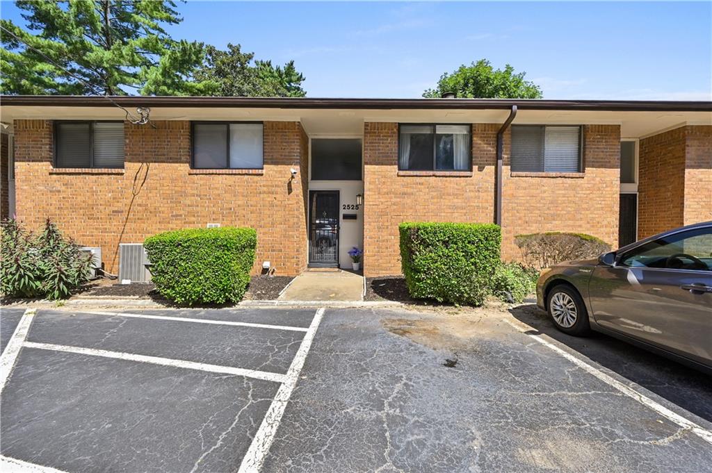 2525 Bradford Square Ne Property Photo 1