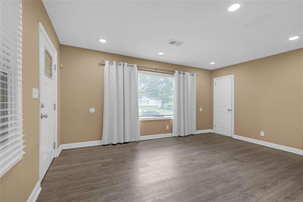 1764 Lee Street Property Photo 7